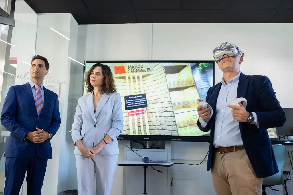 La inesperada crisis de Ayuso por el despido del consejero de Educación: un clan heterodoxo, la presión de los rectores y la "traición" de tres jóvenes diputados La inesperada crisis de Ayuso por el despido del consejero de Educación: un clan heterodoxo, la presión de los rectores y la "traición" de tres jóvenes diputados