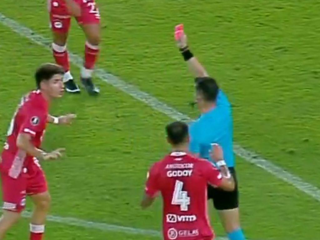 La polémica expulsión a Francisco Álvarez contra Barcelona: “Te juro que no lo toco” :: Olé La polémica expulsión a Francisco Álvarez contra Barcelona: "Te juro que no lo toco" :: Olé