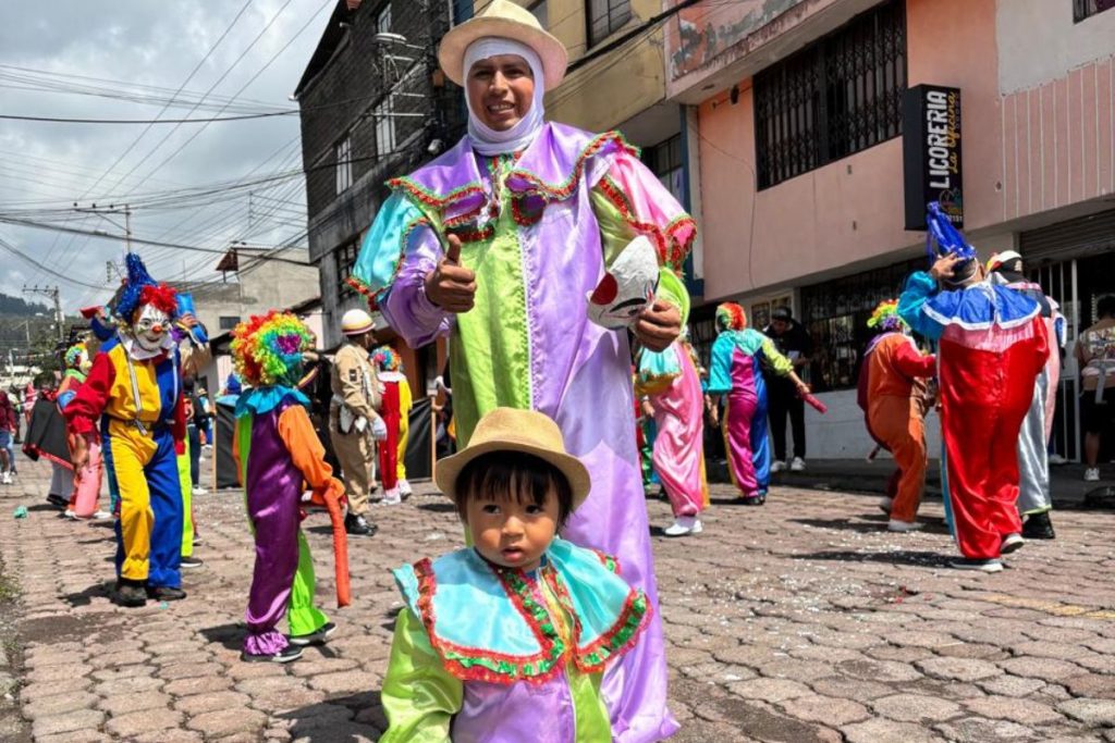 La vida es un carnaval en Amaguaña y más con el Mini de Mi Comisariato