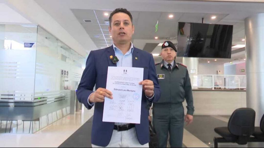 Lara denunciará presunto sobreprecio en YPFB hoy: ‘Si hace falta marchar, lo haremos’ Lara se presenta en YPFB y pide informe sobre combustible de mala calidad y auditoría