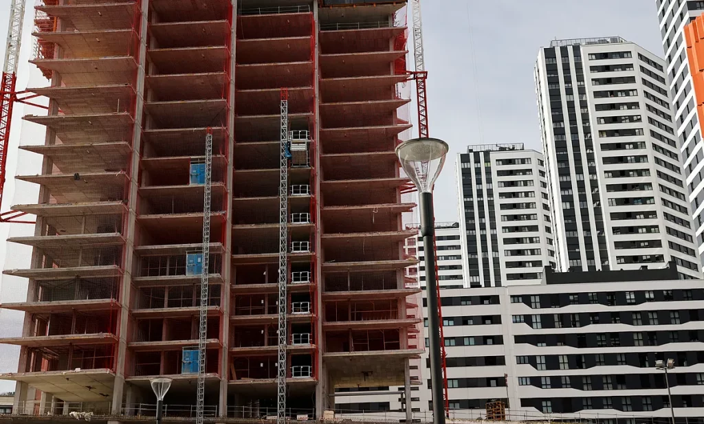 Las zonas tensionadas se extienden en el País Vasco con tres nuevos municipios y alcanzan a más de la mitad de su población. Las zonas tensionadas se extienden en el País Vasco con tres nuevos municipios y alcanzan a más de la mitad de su población.