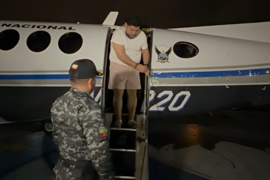 Leonardo Cortázar llegó a Ecuador la madrugada de este martes, tras su extradición desde Panamá Leonardo Cortázar llegó a Ecuador la madrugada de este martes, tras su extradición desde Panamá