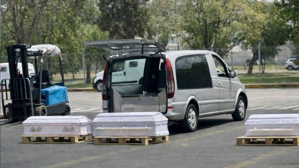 Llegan a La Paz los féretros de las cuatro niñas bolivianas fallecidas en Chile en un incendio