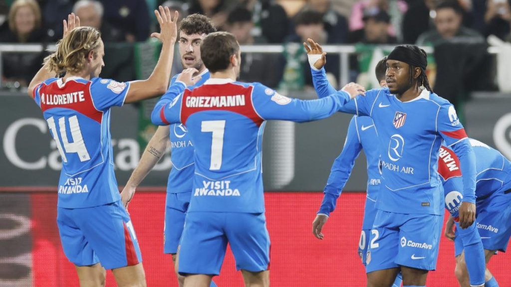 Lookman es el cañón de un Atlético que borda el fútbol y avergüenza al Betis