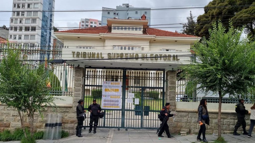 Los partidos políticos tienen hasta el jueves para sustituir candidatos. Los partidos políticos tienen hasta el jueves para sustituir candidatos.