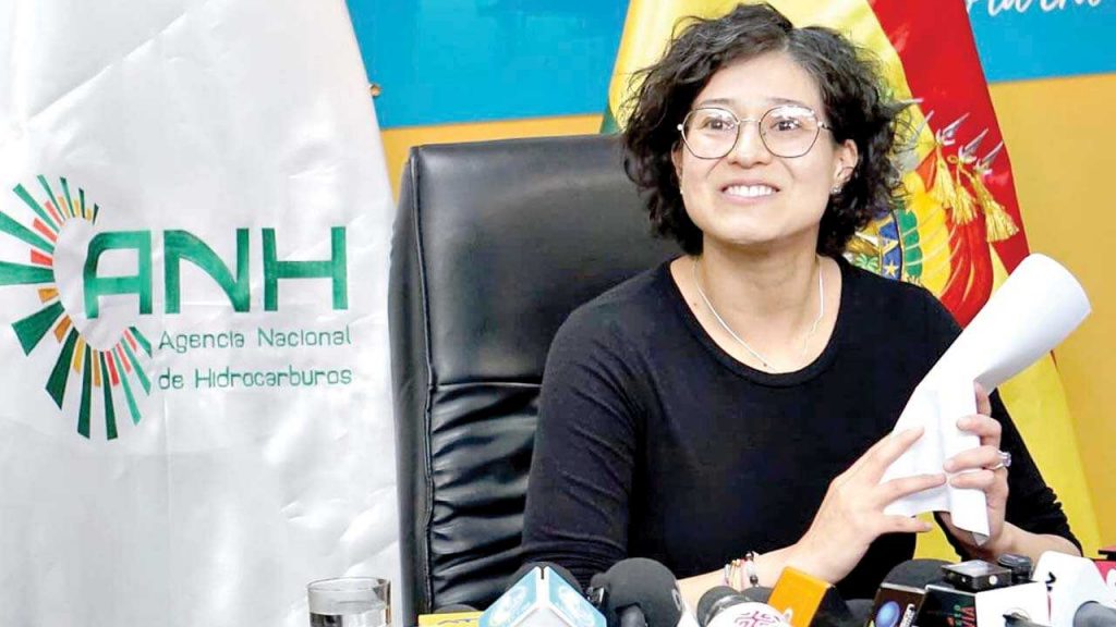 Margot Ayala renuncia a la ANH y denuncia a la red de corrupción