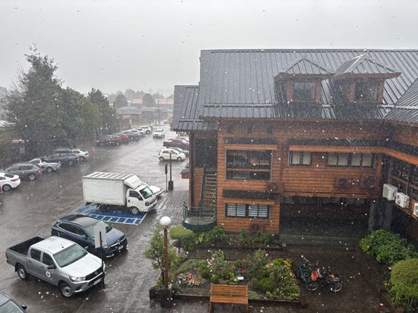 Más de 9 mil clientes se quedan sin energía en Pucón producto de los vientos Más de 9 mil clientes se quedan sin energía en Pucón producto de los vientos