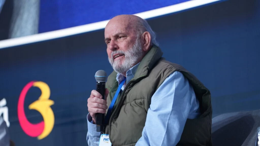 Maurice Armitage les pide a Claudia López y Sergio Fajardo que se pongan de acuerdo para sacar adelante la consulta del centro