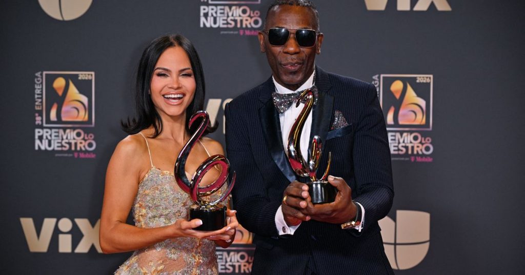 Nando Boom, Natti Natasha y Dímelo Flow conquistan Premio Lo Nuestro con Mejor Canción Dembow - Show TVN