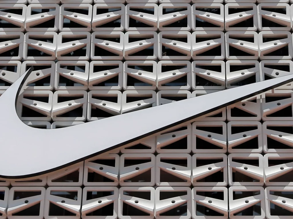 Nike investigada por la persona designada por Trump por acusaciones de parcialidad contra los trabajadores blancos | Noticias de Donald Trump
