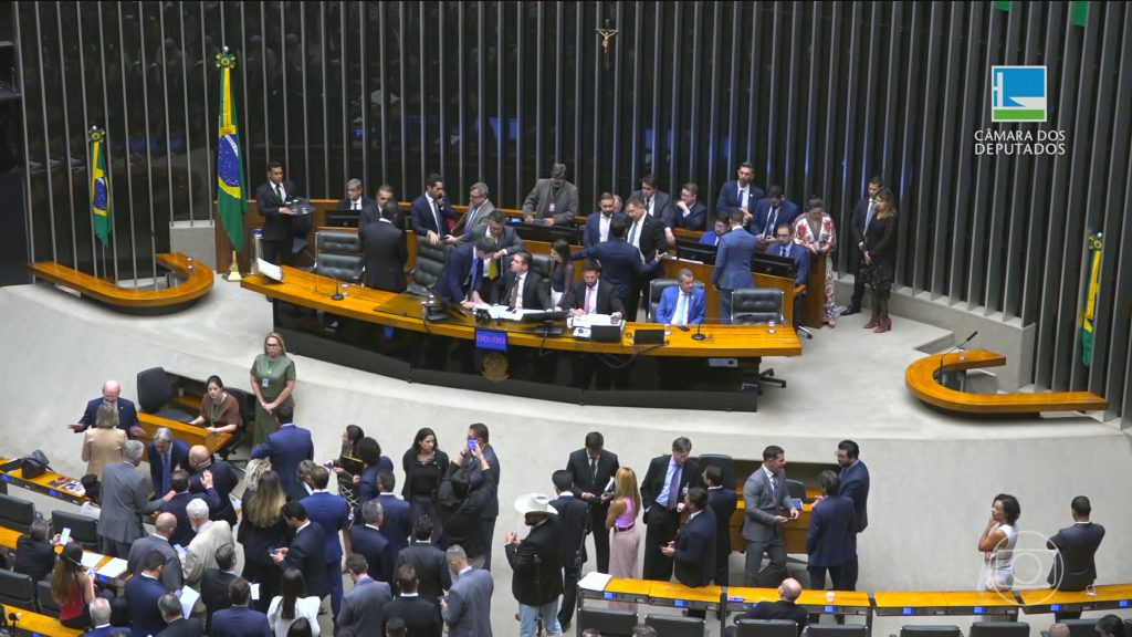 Parlamentares e relator da reforma administrativa critican el dispositivo ‘fura-teto’ para servidores Parlamentares e relator da reforma administrativa critican el dispositivo 'fura-teto' para servidores