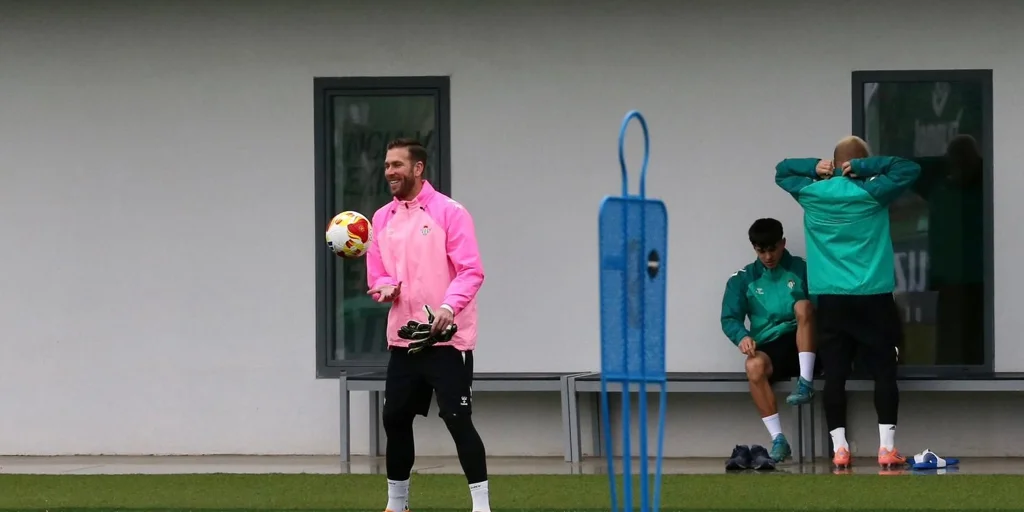 Pellegrini confirma que Adrián será titular en el Betis Pellegrini confirma que Adrián será titular en el Betis