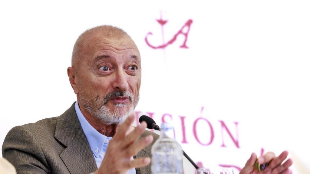 Pérez-Reverte invitará a Pablo Iglesias al foro sobre la guerra civil: "Uclés no volverá. Se ha desacreditado"