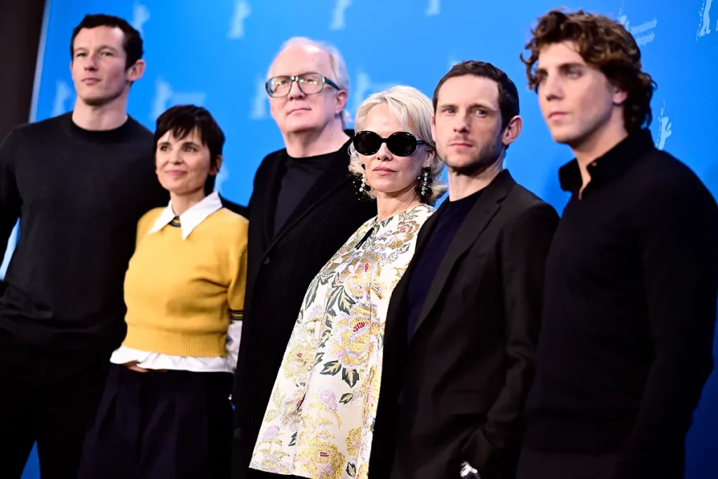 Poda de rosales: Karim Aïnouz se desorienta por el camino que lleva a Yorgos Lanthimos en una sátira tan boba como seductora (**)