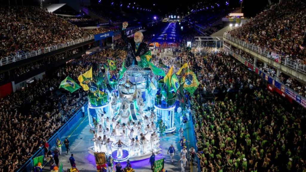 Polémico homenaje a Lula en los desfiles por el carnaval del sambódromo de Río Polémico homenaje a Lula en los desfiles por el carnaval del sambódromo de Río