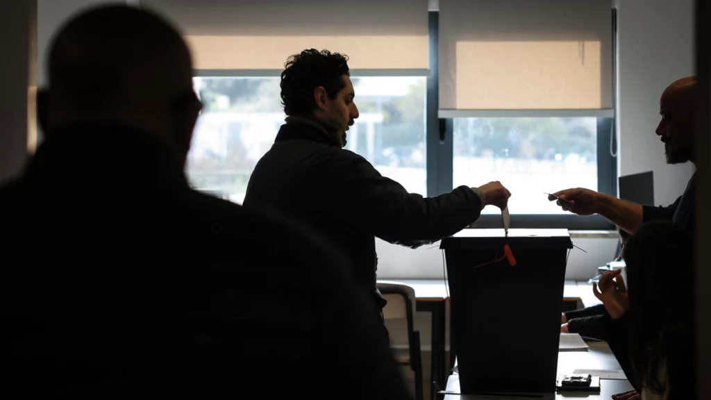 Portugal abre urnas en municipios que aplazaron presidenciales por inundaciones tras triunfo del candidato António José Seguro en la segunda vuelta Portugal abre urnas en municipios que aplazaron presidenciales por inundaciones tras triunfo del candidato António José Seguro en la segunda vuelta