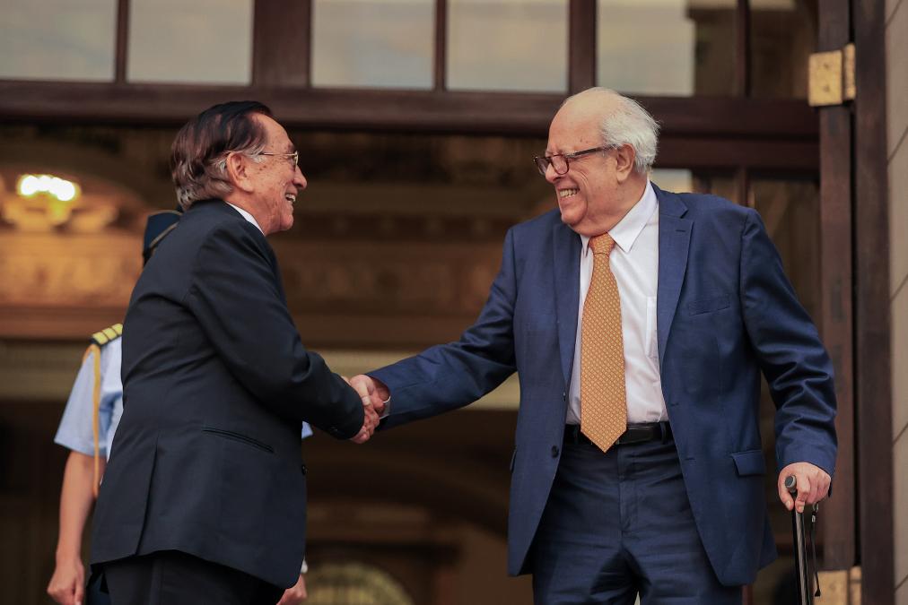 Presidente Balcázar se reúne con Julio Velarde Presidente Balcázar se reúne con Julio Velarde