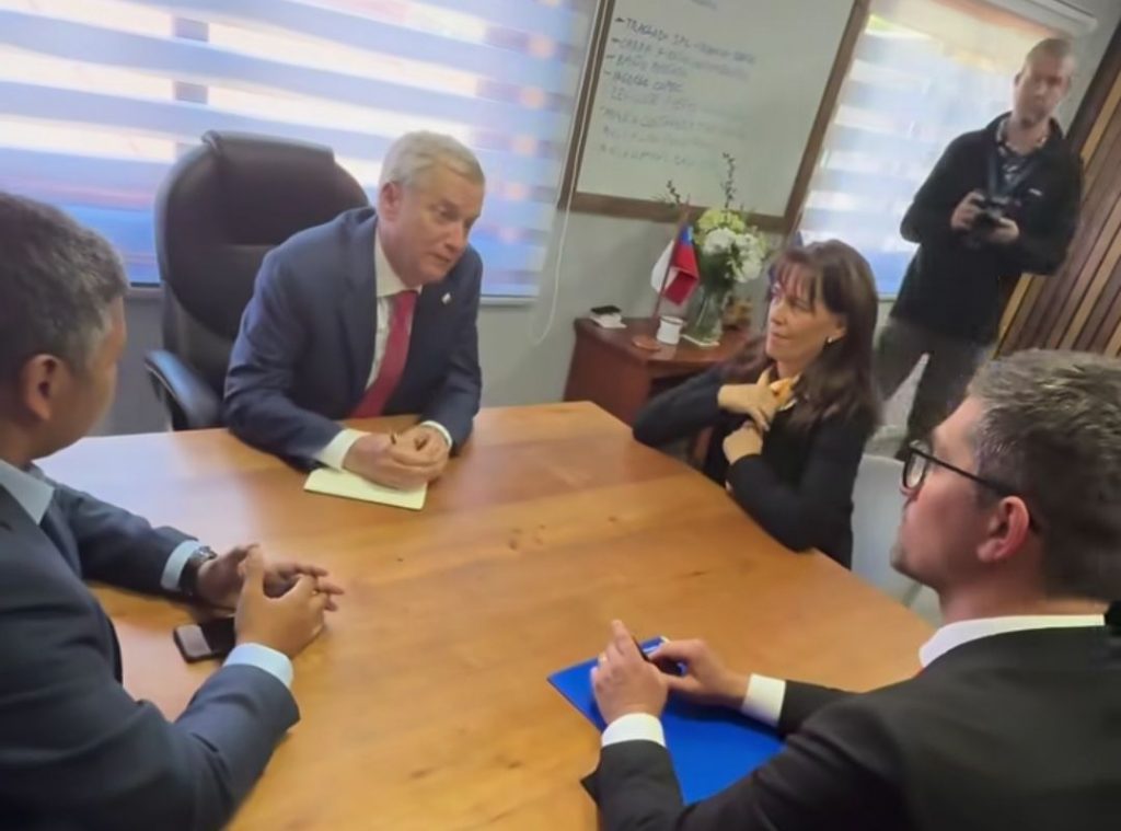 Presidente Kast con extensor tren a Frutillar