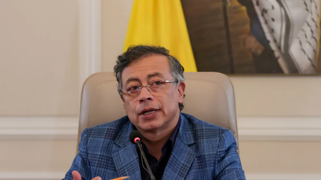 Presidente Petro se pronunció tras la muerte de Kevin Acosta, menor con hemofilia que esperaba entrega de medicamento: ‘La familia debe prevenir’ Presidente Petro se pronunció tras la muerte de Kevin Acosta, menor con hemofilia que esperaba entrega de medicamento: 'La familia debe prevenir'