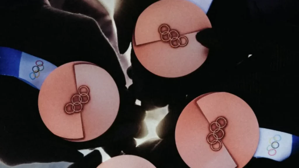 Qué hay detrás de los desperfectos y roturas en las medallas de los Juegos Olímpicos de Invierno Milán-Cortina 2026