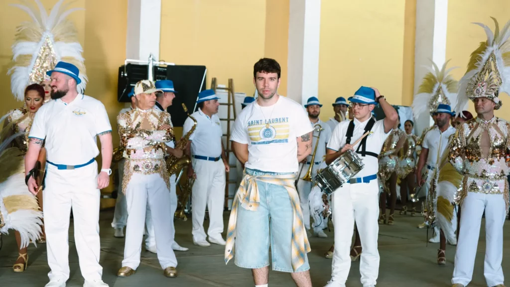 Quevedo presenta 'Ni borracho', su nueva canción con la que evoca a los carnavales y visibiliza la cultura popular canaria