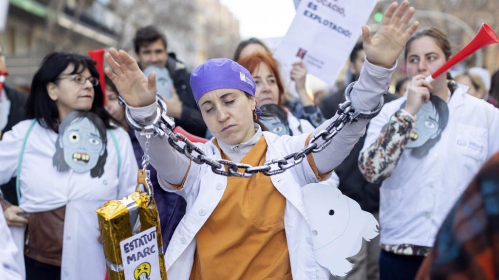 Quinta jornada de huelga médica, seguida por 90 % según convocantes y 12 % según Sanidad
