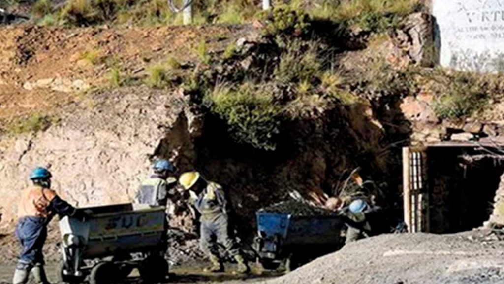 Reportan dos fallecidos tras un deslizamiento en una mina de Potosí