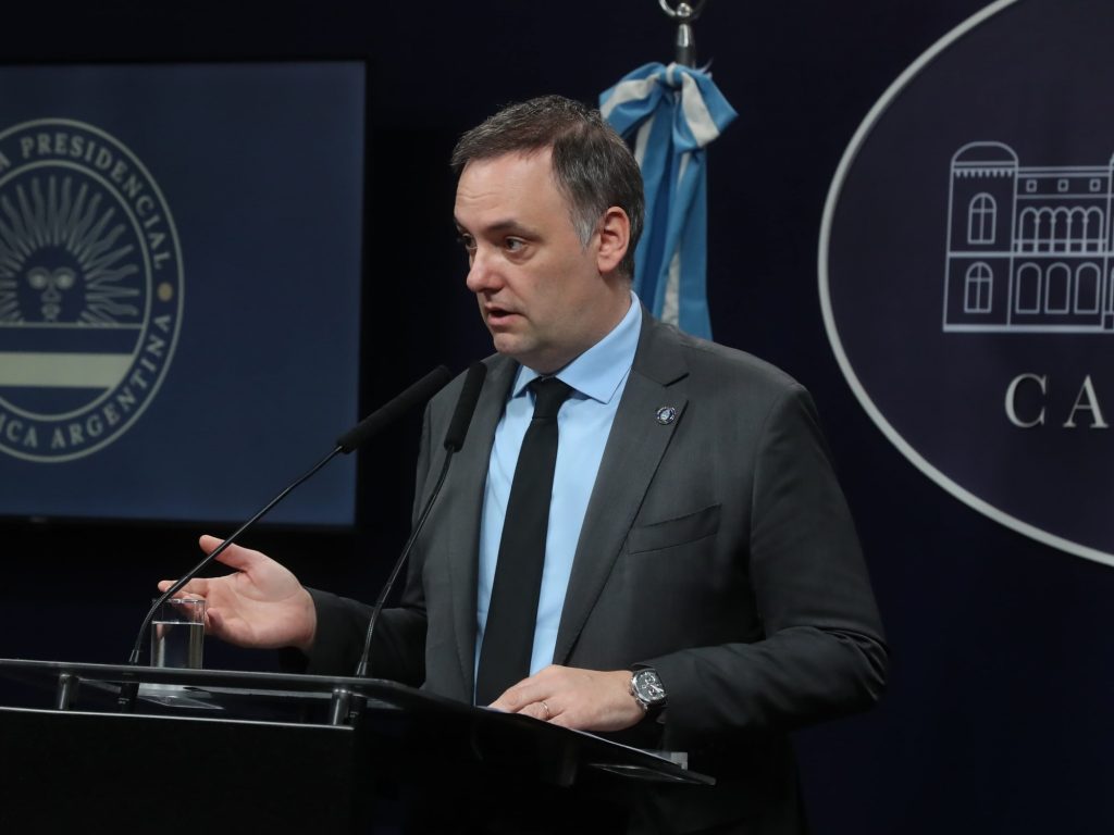 "Si importas un jean, explícame dónde se pierden puestos de trabajo"