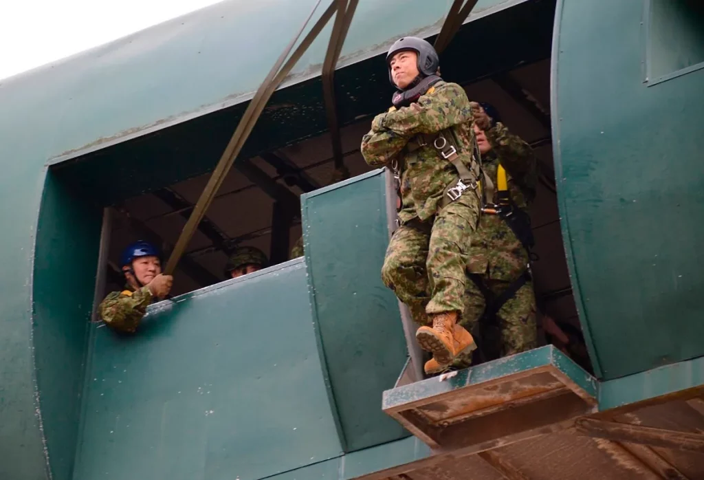 Takaichi trata de consolidar su poder en un Japón que deja atrás el pacifismo.
