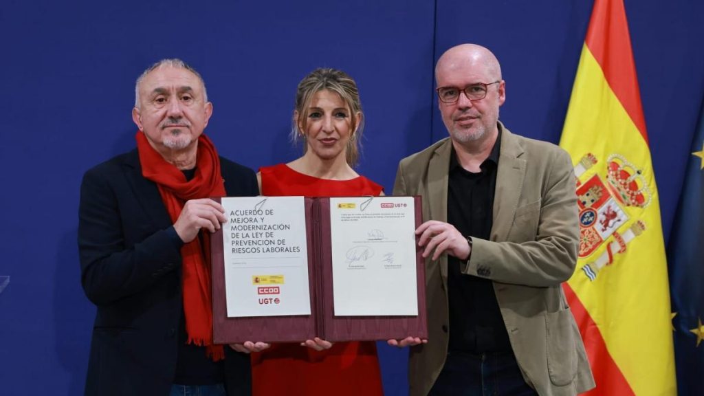 Trabajo y sindicatos firman la reforma de la prevención de riesgos laborales sin la patronal