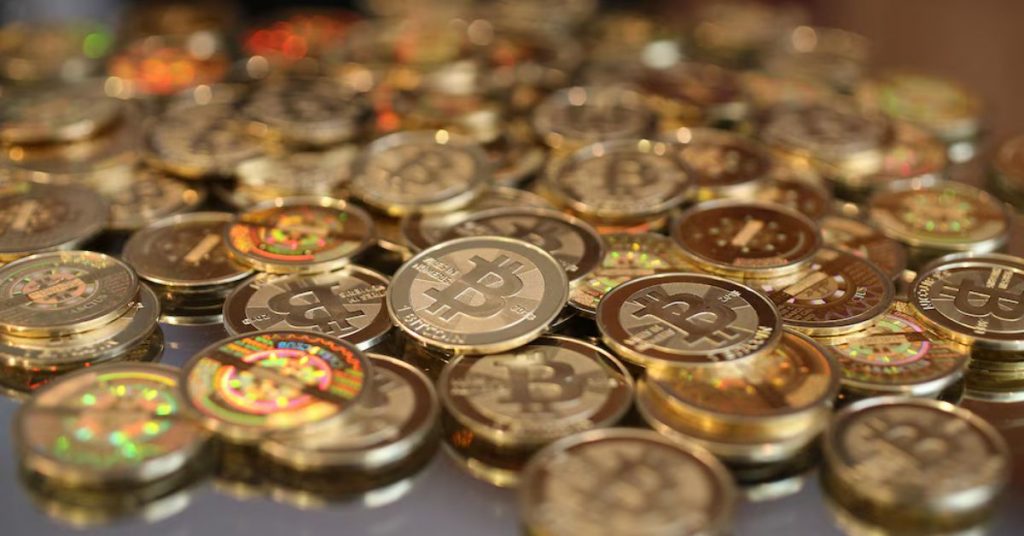 Transfirió accidentalmente 620.000 Bitcoins a sus clientes