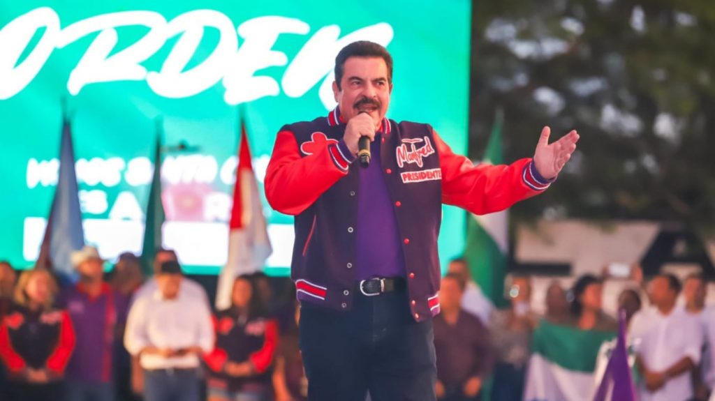 Tras habilitación, Manfred dice estar con la 'ley en la mano' y denuncia 'guerra sucia'