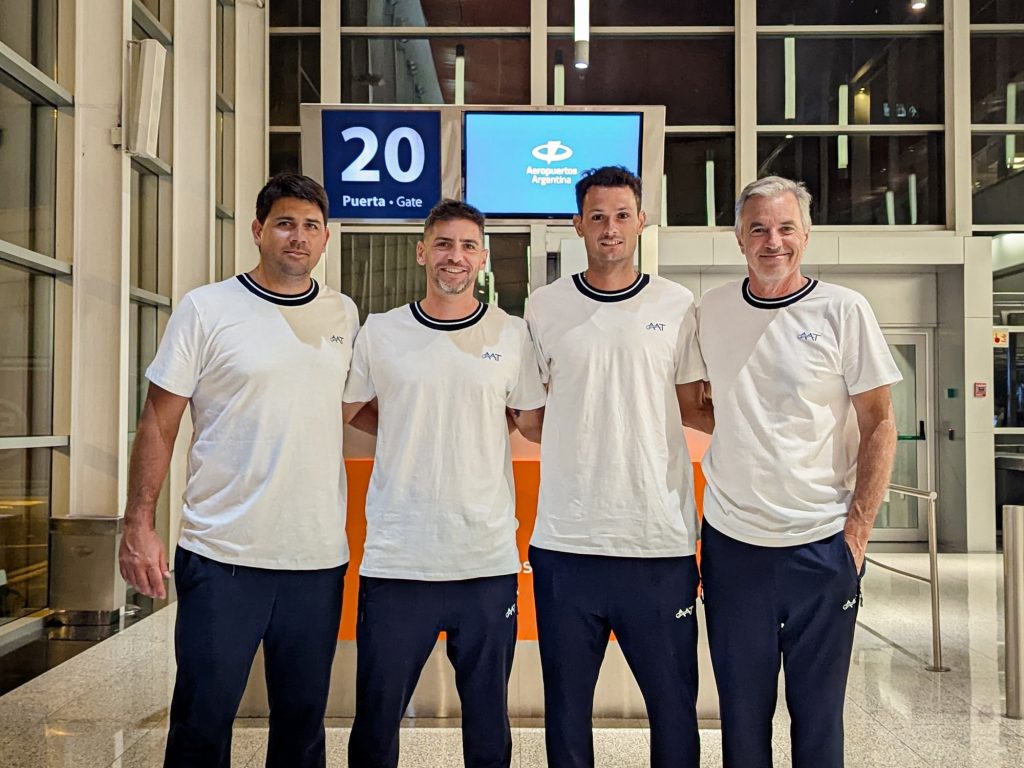 Tras una extensa travesía de casi dos días de viaje, la delegación argentina de Copa Davis llegó a Busan :: Olé