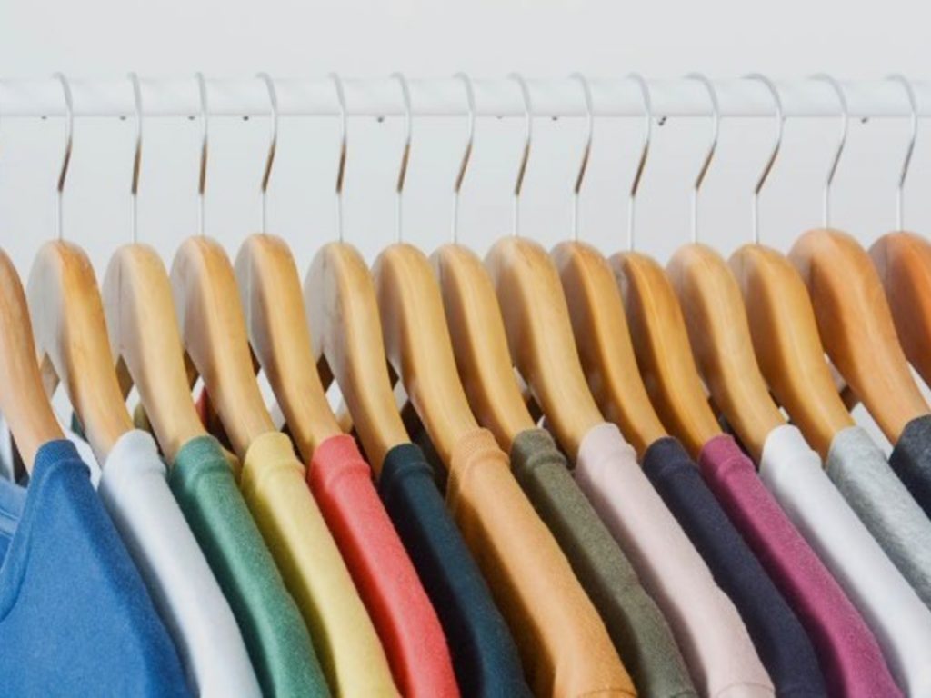 Tres colores que eligen las personas exitosas, según la psicología