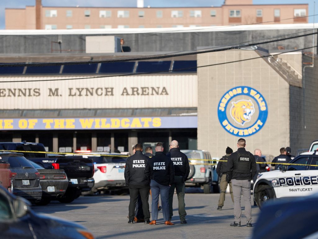 Tres muertos durante un tiroteo en una pista de hockey sobre hielo en Estados Unidos Tres muertos durante un tiroteo en una pista de hockey sobre hielo en Estados Unidos
