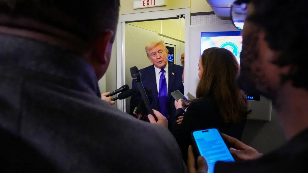 Trump elogia las "muy buenas" conversaciones con Irán, pero mantiene la amenaza de una acción militar | Conflicto