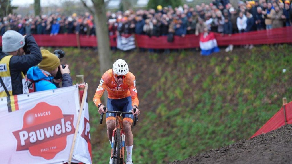 Van der Poel se proclama campeón del mundo de ciclocrós por octava vez Van der Poel se proclama campeón del mundo de ciclocrós por octava vez
