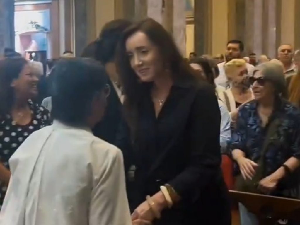 Victoria Villarruel fue una misa de cuaresma en sus primeras horas como presidenta por el viaje de Javier Milei