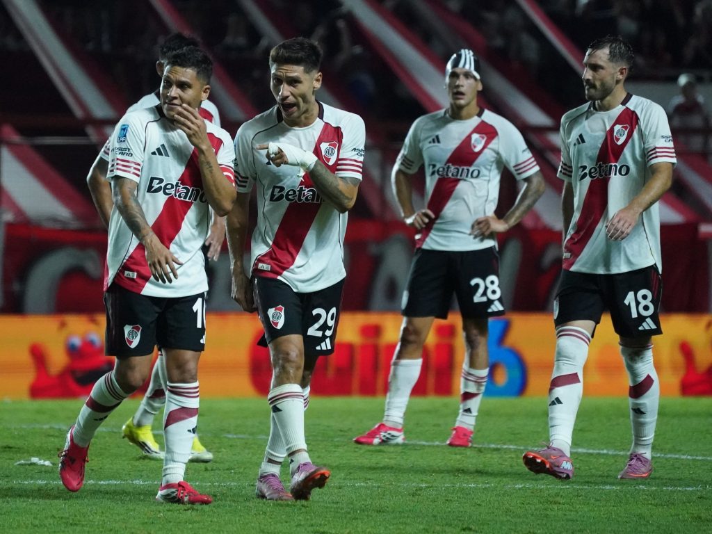 Vídeo: Montiel y Juanfer, subidos de tono en el final :: Olé Vídeo: Montiel y Juanfer, subidos de tono en el final :: Olé