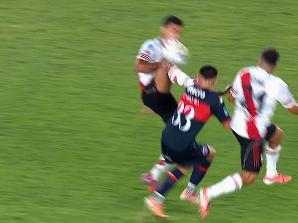 Video: la expulsión de Fausto Vera ante Tigre :: Olé Video: la expulsión de Fausto Vera ante Tigre :: Olé