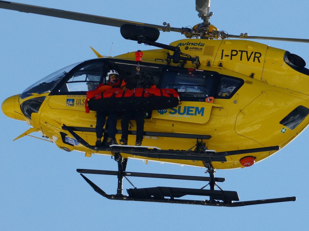 Video: legendaria esquiadora compitió con ligamentos rotos, se cayó en competencia y se retiró en helicóptero :: Olé