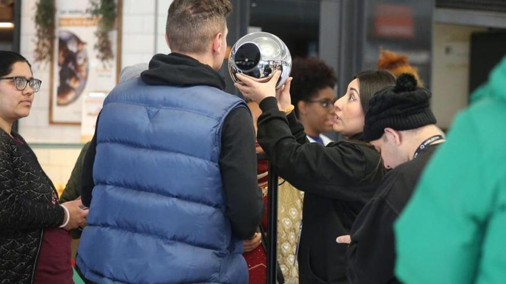 World, la empresa que escanea iris, convierte a Barcelona en la sede de su regreso a España