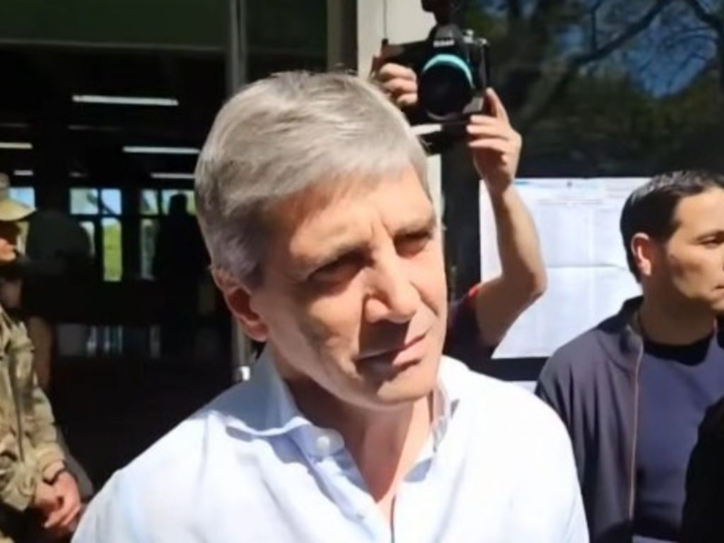 "Yo no compré nunca en mi vida ropa en Argentina", la confesión de Luis Caputo para hablar de los altos precios de la industria textil