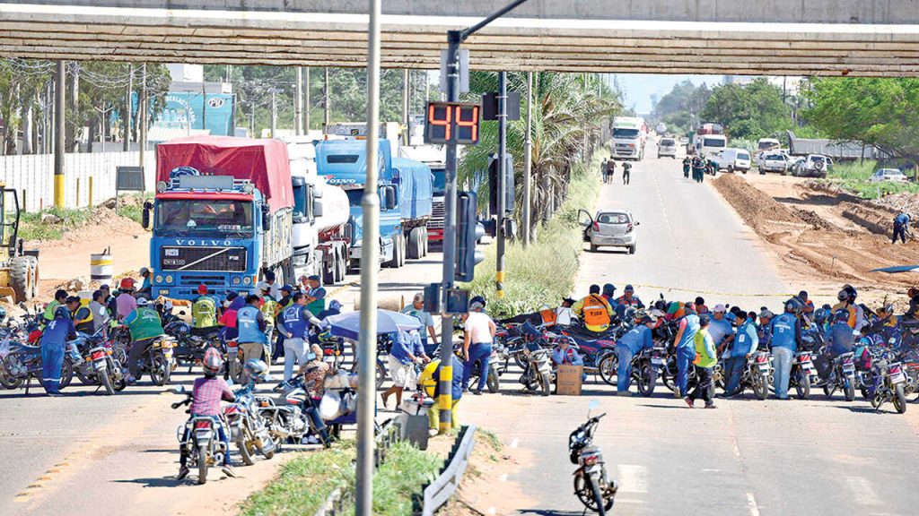 choferes desconfían de seguro; Lara pide informar a YPFB