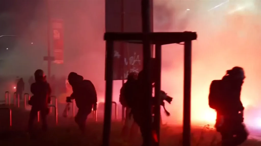 cinco detenidos tras el lanzamiento de fuegos artificiales