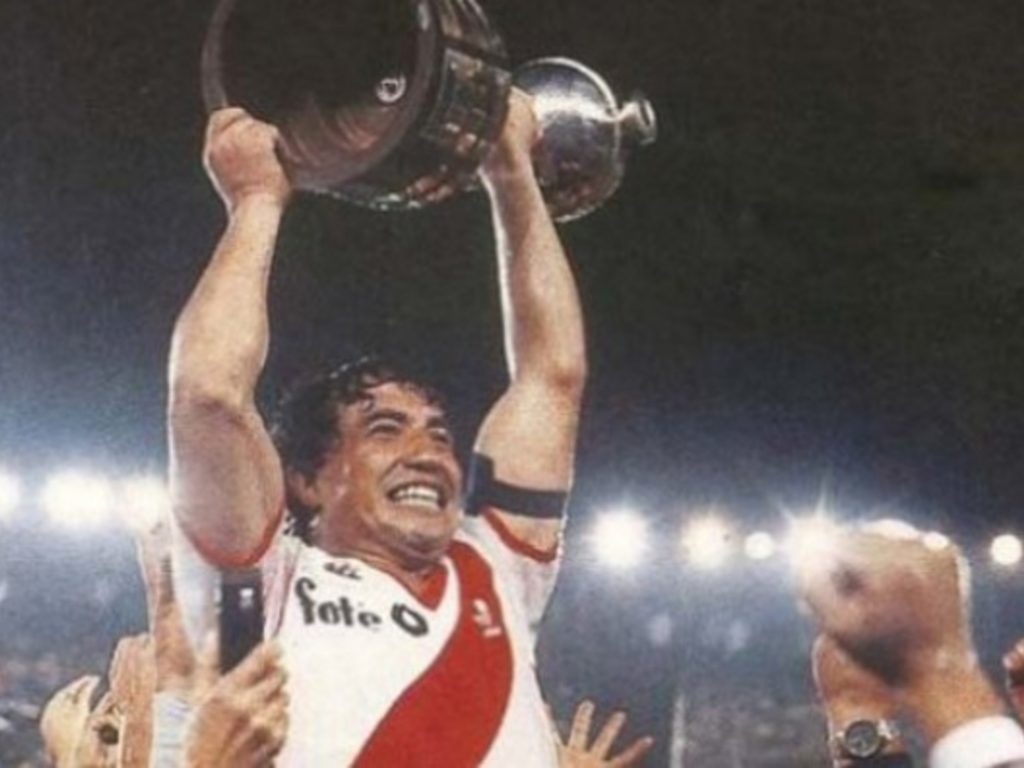 de una pequeña planta en Saavedra a fabricar calculadoras y aparecer en la camiseta de River y Boca