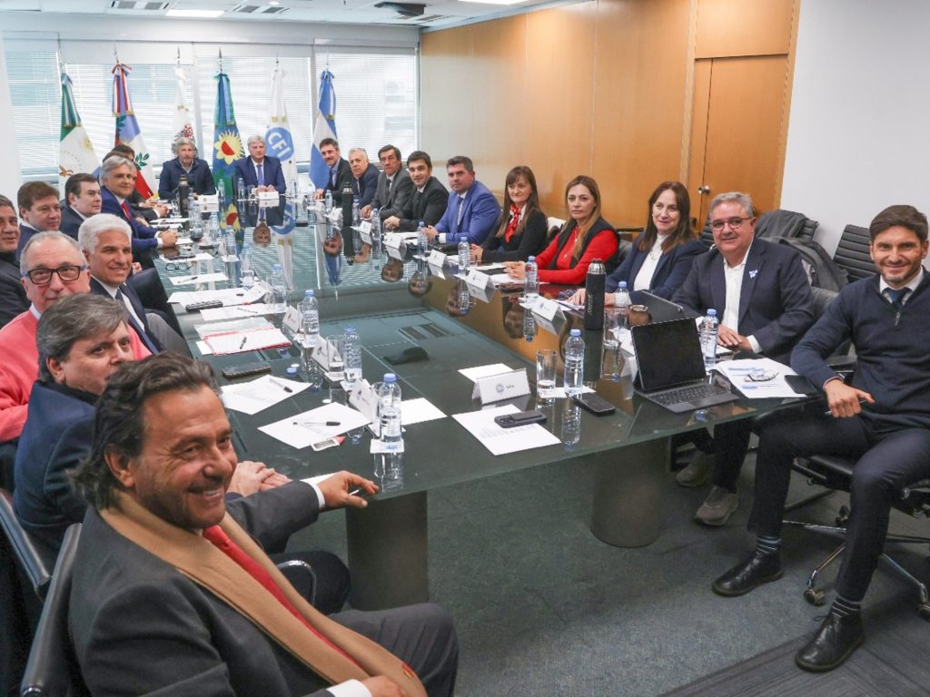 el Gobierno apuesta a desinflar la cumbre que planean los gobernadores para presionar por Ganancias