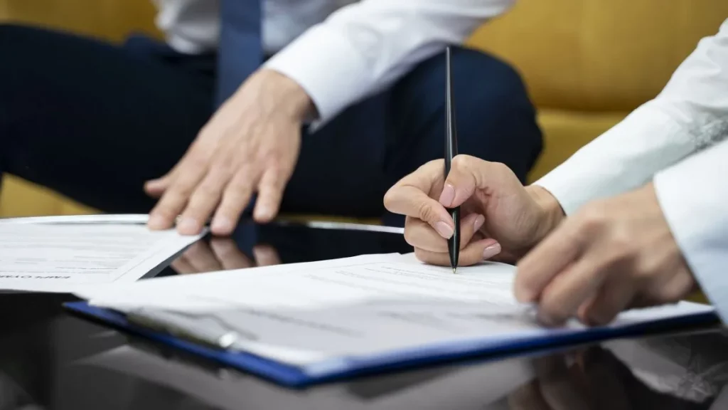 el Gobierno ratificó que no se eliminan las indemnizaciones y defendió el nuevo esquema para despidos