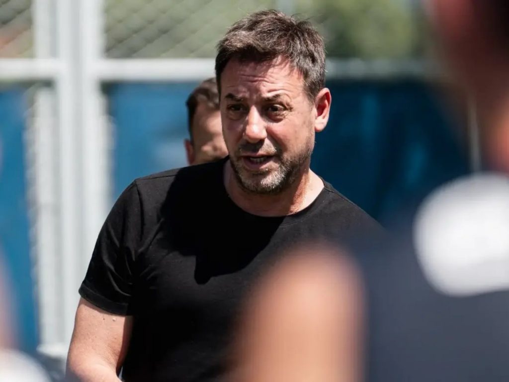 el presidente Costantino visitó al plantel para "mejorar las cosas"