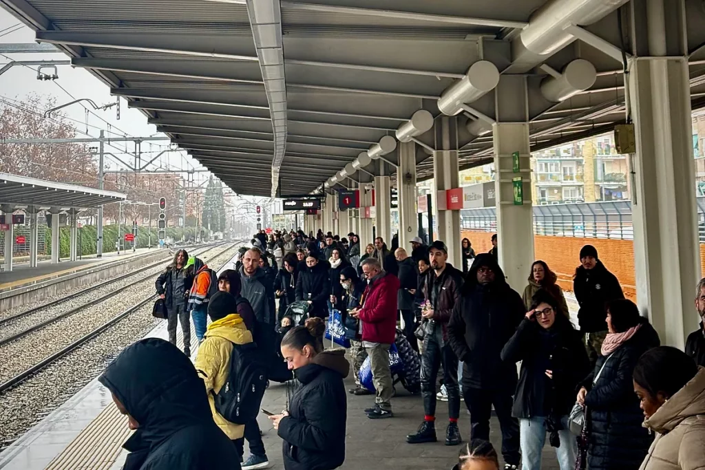 el "colapso" de la C-5, una de las peores líneas de Cercanías de España: aglomeraciones, retrasos y más de 200 averías al año